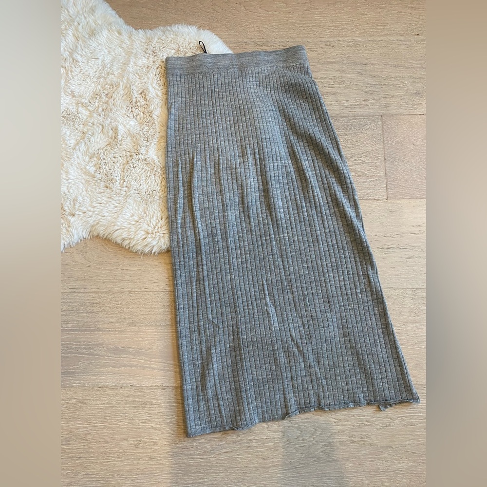 Uniqlo wool midi skirt with slits on side